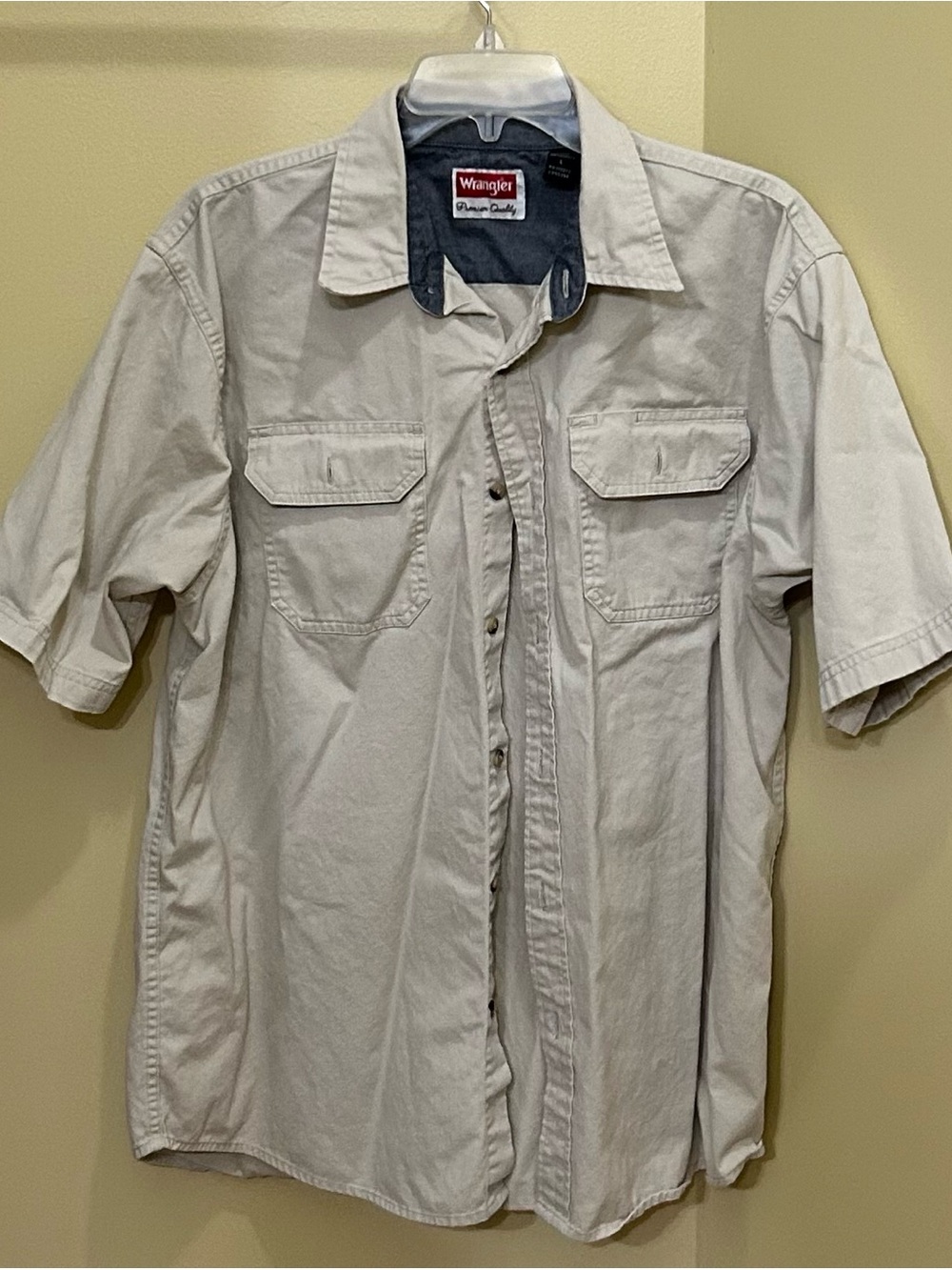 Wrangler Men's Short Sleeve Button-Down Shirt in Light Tan